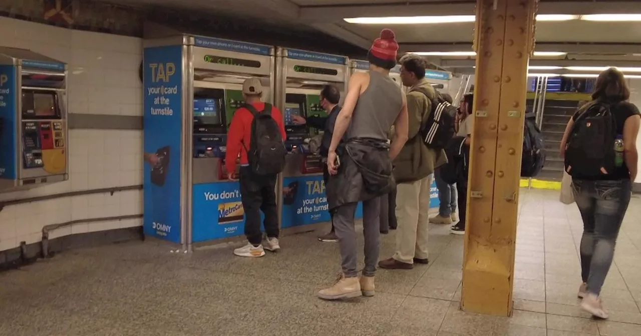 Riders report MetroCard machine chaos at Queens subway station