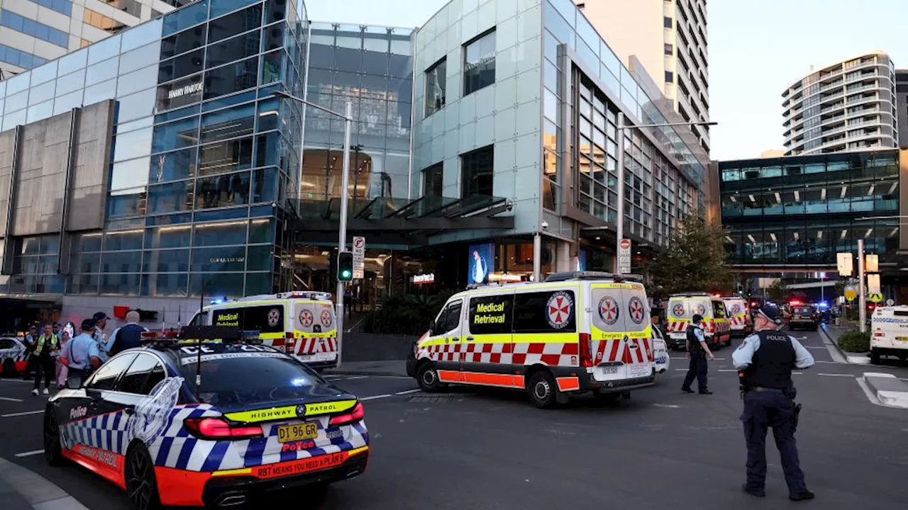 Disparan a un hombre y apuñalan a varias personas en un centro comercial de Sydney, informa la policía