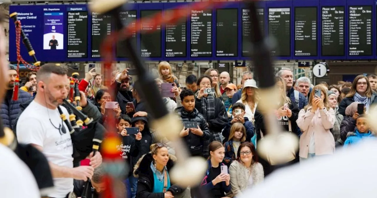 Glasgow Central Station passengers get surprise performance from pipe band