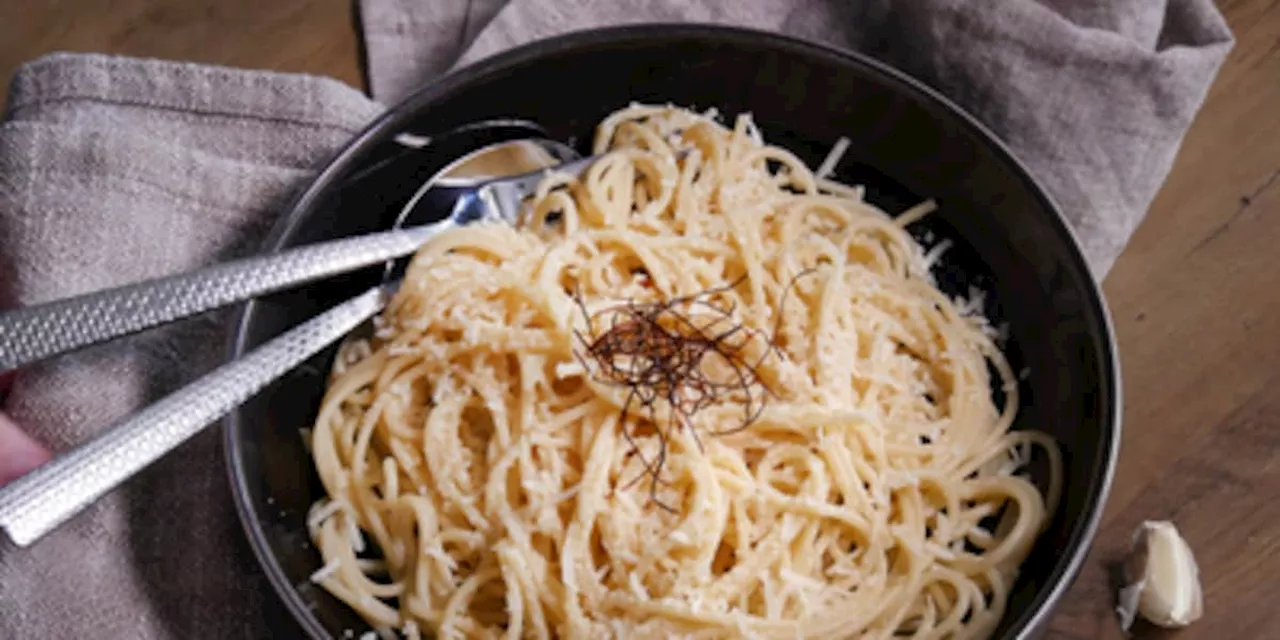 Wie Sie Knoblauchöl selbst machen können - leckeres Pasta-Rezept inklusive
