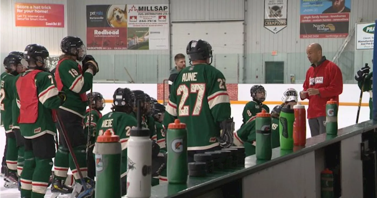 Dalmeny, Sask. hockey team recognized for community service by taking the ice with Jarome Iginla