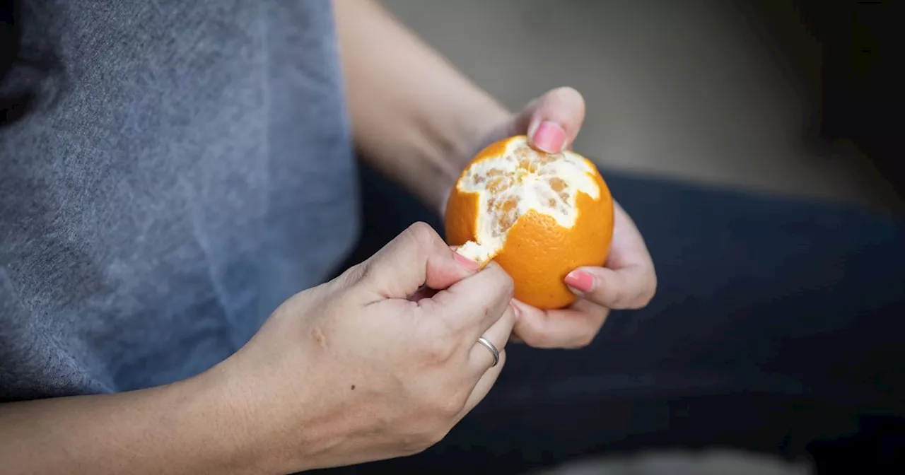 Man slammed as 'rude' for eating orange on plane - but some say it's fine