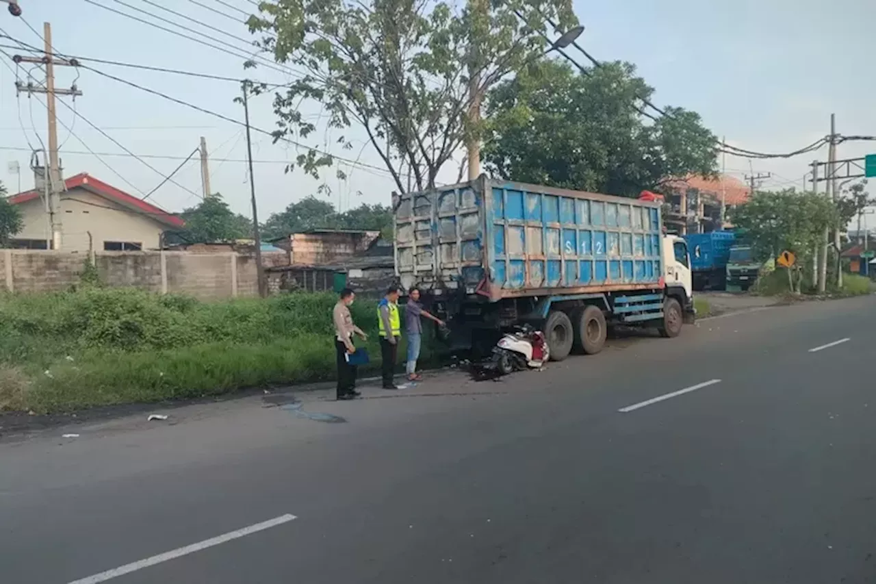 Hilang Konsentrasi, Pria Asal Gresik Meninggal Dunia Usai Tabrak Truk Parkir di Tambak Osowilangun Surabaya