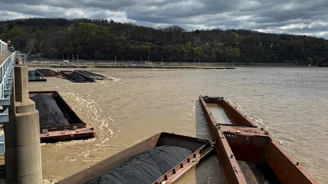 26 barges break loose and float down Ohio River, damage marina prompt bridge closures