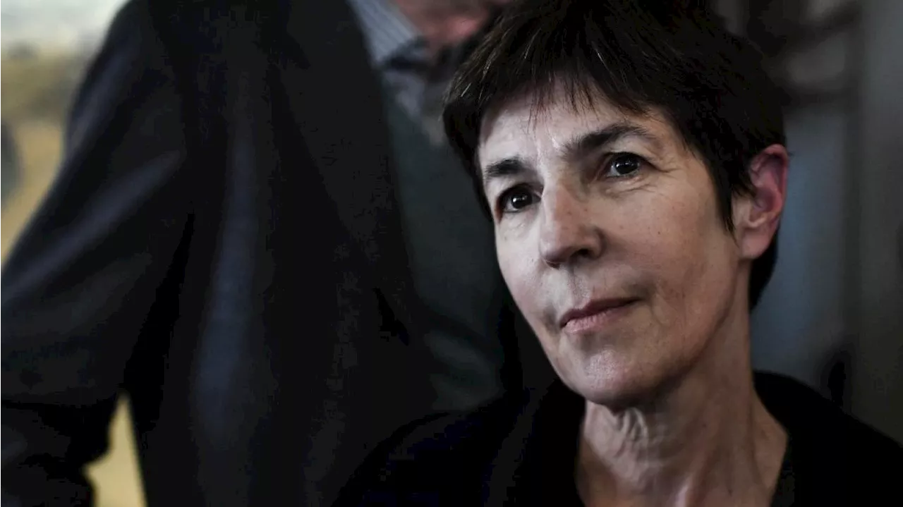 Christine Angot qualifie de gifle la décoration d'Ardisson par Macron