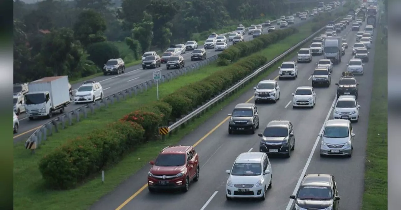 FOTO: Lalu Lintas Mudik di Tol Palikanci ke Jawa Tengah Padat Merayap di H-3 Idulfitri 1445 Hijriah