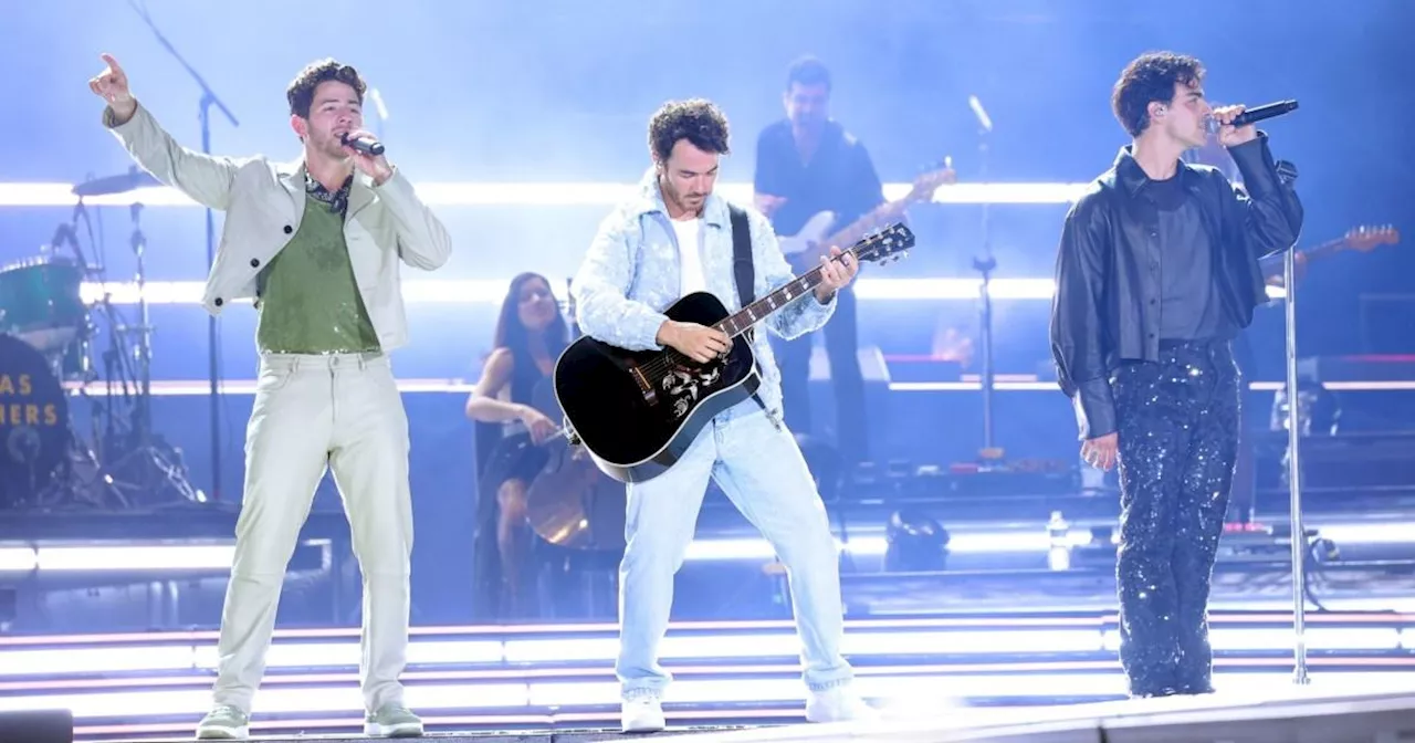 Fans frustrated as Jonas Brothers postpone European tour