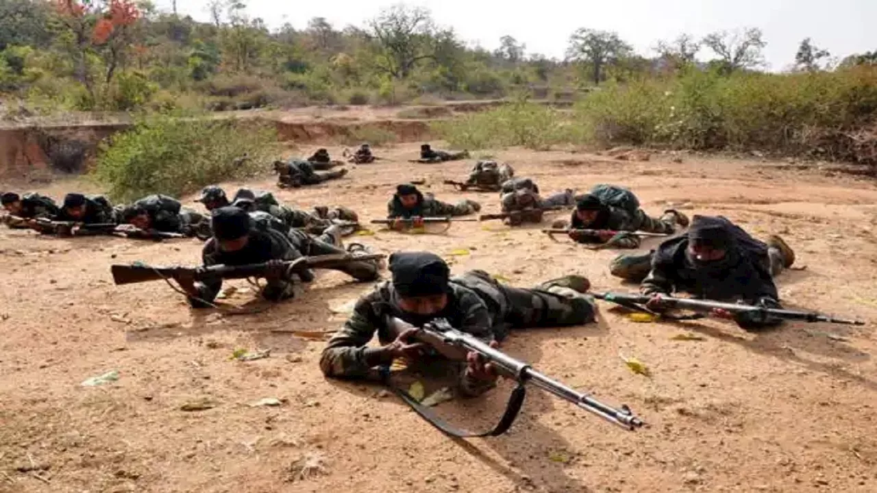 Naxalite Encounter: छत्तीसगढ़ के बीजापुर में सुरक्षा बलों और नक्सलियों के बीच मुठभेड़, 6 नक्सली ढेर