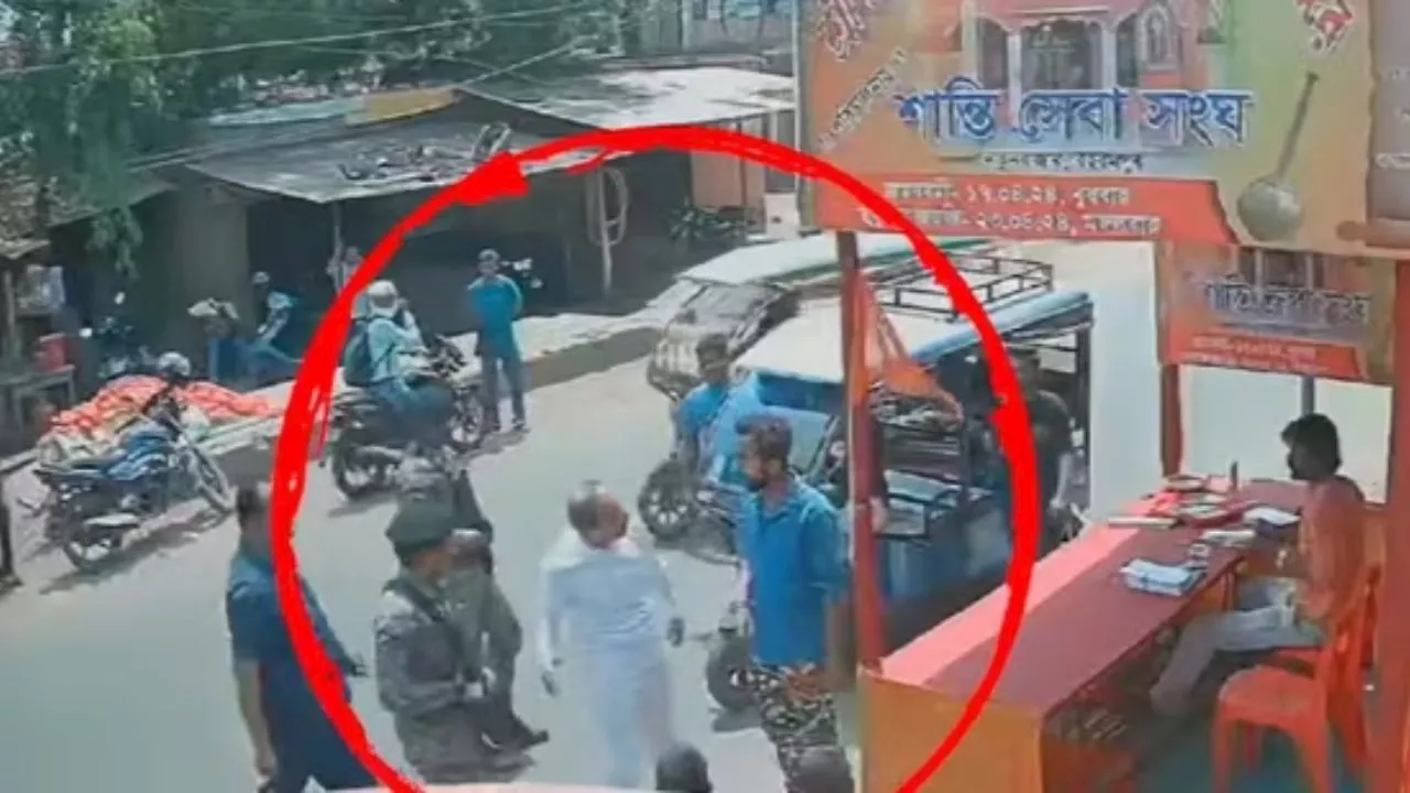 TMC कार्यकर्ता पर टूट पड़े अधीर रंजन चौधरी, धक्का-मुक्की का Video Viral