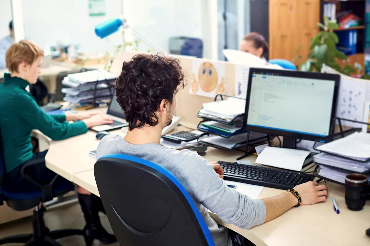 Office Worker Suspects Co-worker of Stealing Fitness Accessories