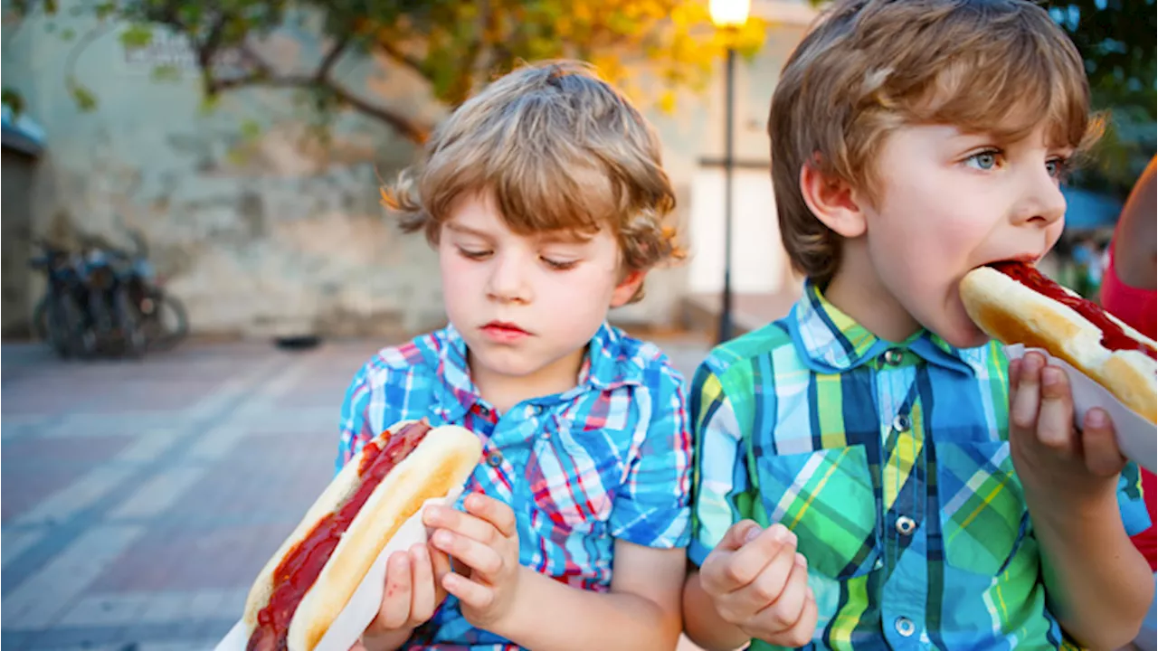 – I bimbi amano hot dog, dolci e uva? Attenti al soffocamento