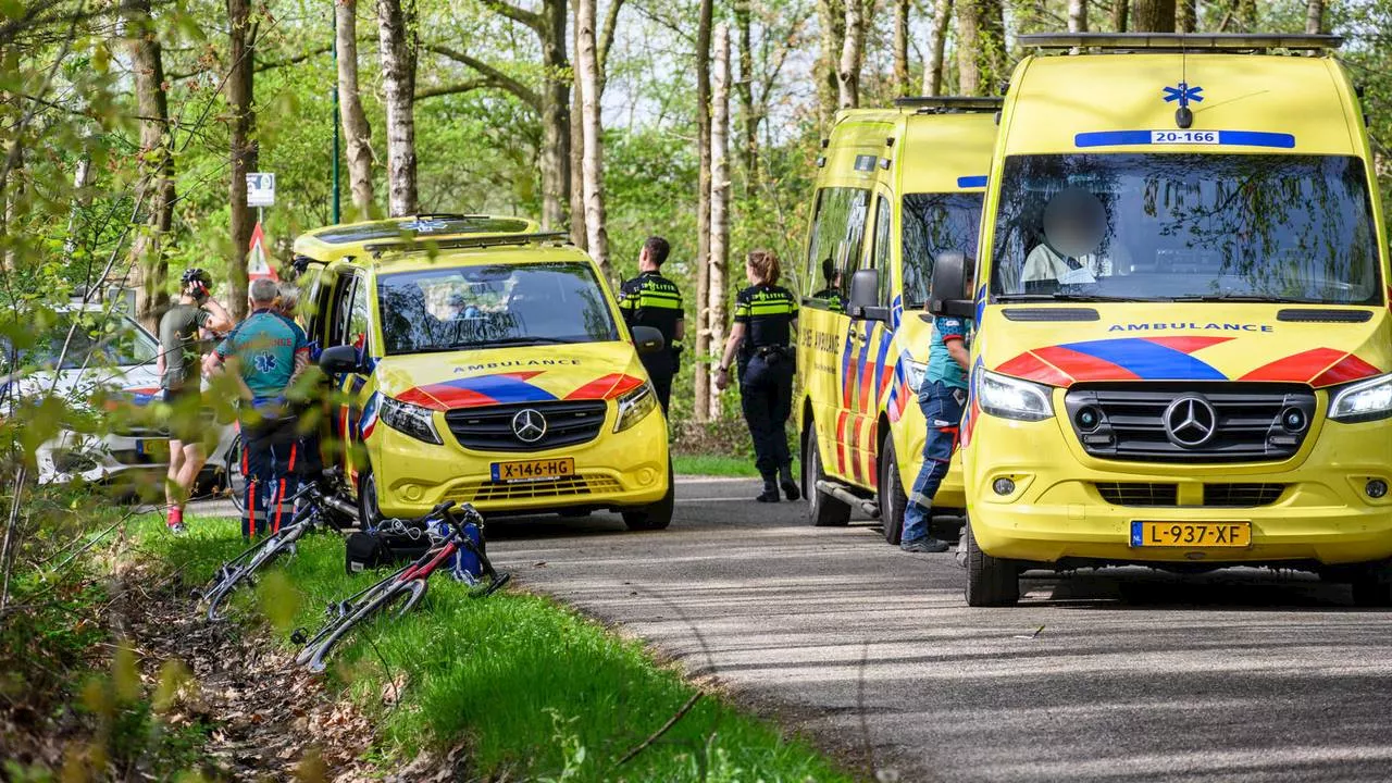 Twee wielrenners gewond na val in Chaam