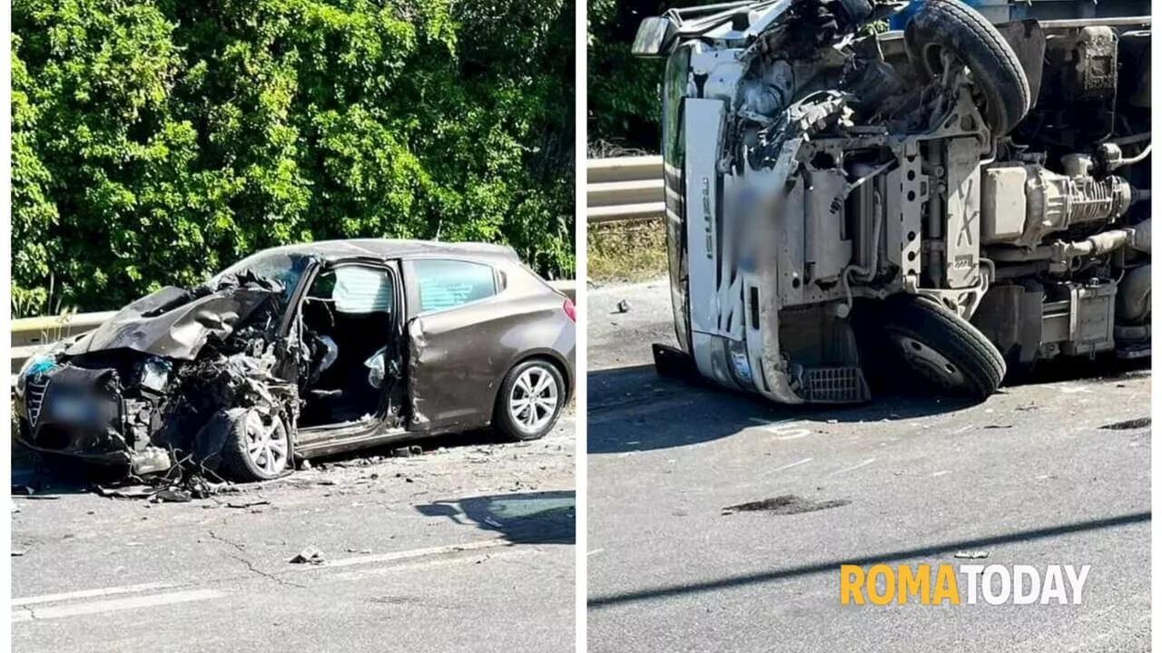 Incidente sulla Casilina: carambola tra due auto e un furgone, due feriti