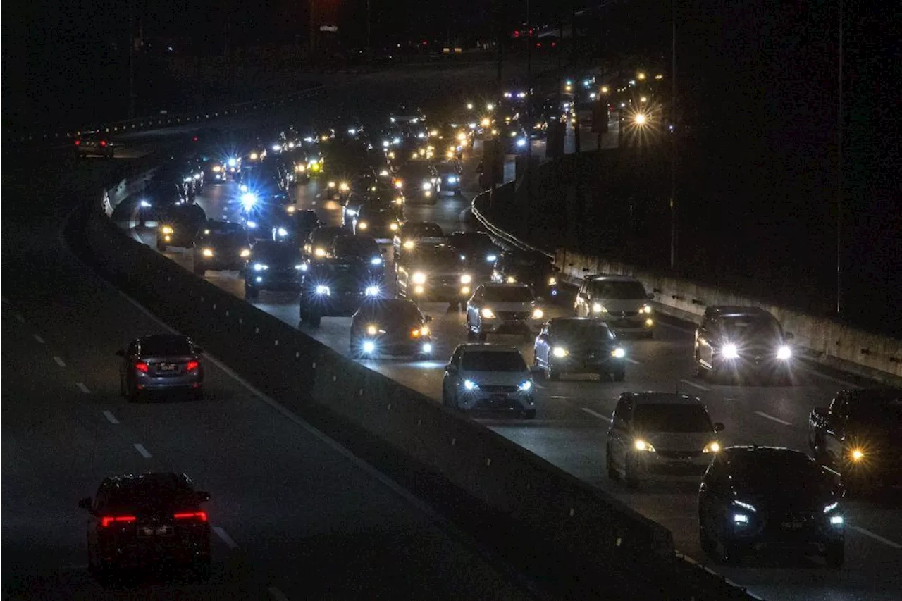 Traffic congested on major highways heading towards Klang Valley