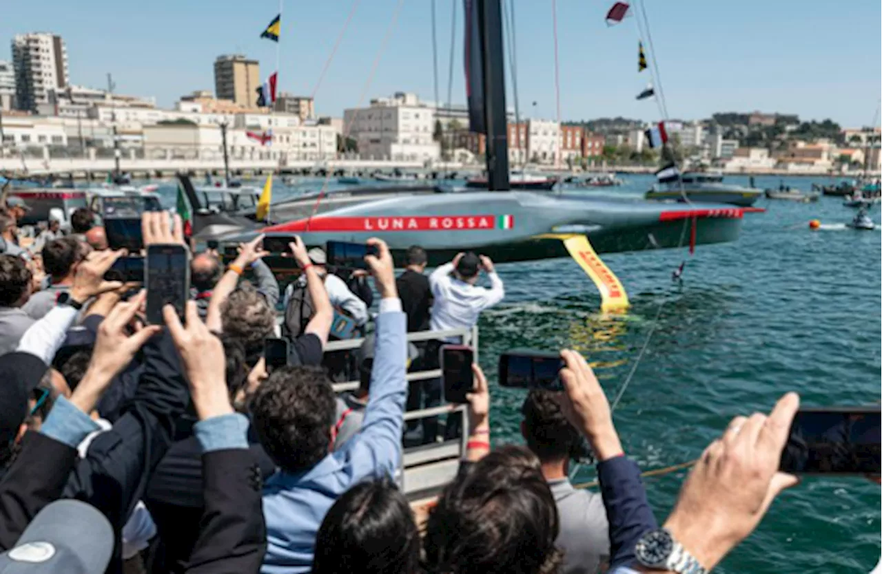 Vela, ecco la nuova Luna Rossa, pronta per volare all'Amerca's Cup