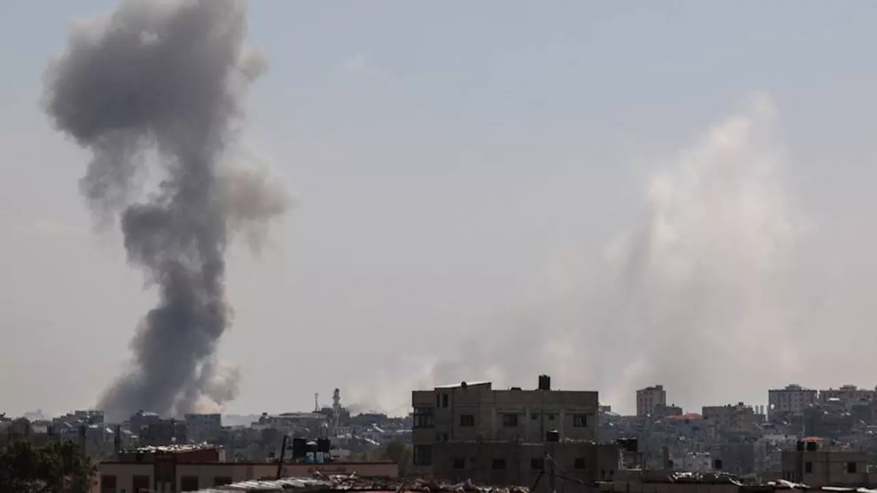 Live blog: Airstrike kills two Palestinians as Israel pounds Gaza