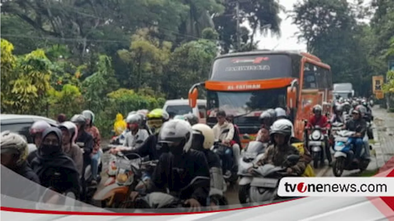 Tempat Wisata Pantai Ramai Dikunjungi, Arus lalu lintas ke Arah Anyer Padat Merayap di H+3 Lebaran 2024