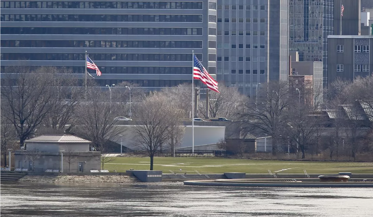 Barges break loose on Ohio River in Pittsburgh, leading to bridge closure