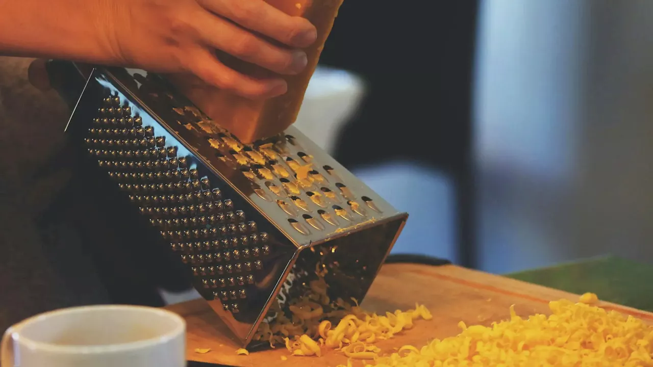 Cuál es el mejor queso para rallar en casa: todas las ventajas de hacerlo