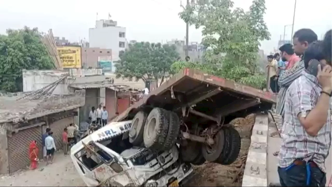 Ghazibad: हाइवे पर रेलिंग तोड़कर 14 फीट नीचे जा गिरा ट्रक, ड्राइवर की मौके पर मौत, 2 घायल