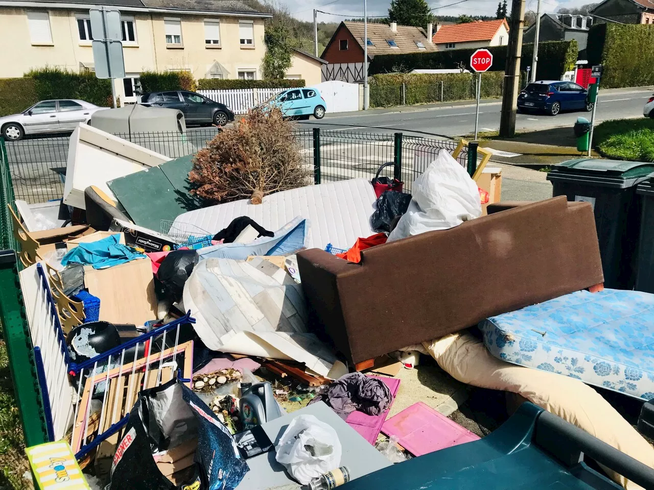 Dépôts sauvages en ville : le ras-le-bol des riverains dans une commune près de Rouen