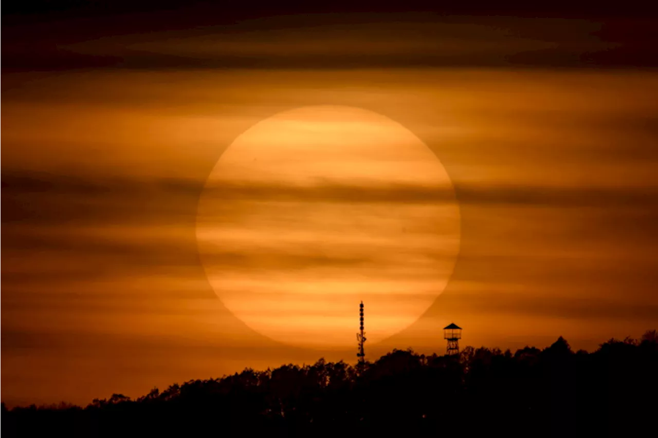 Ungheria, il tramonto sui monti Karancs, nord del paese