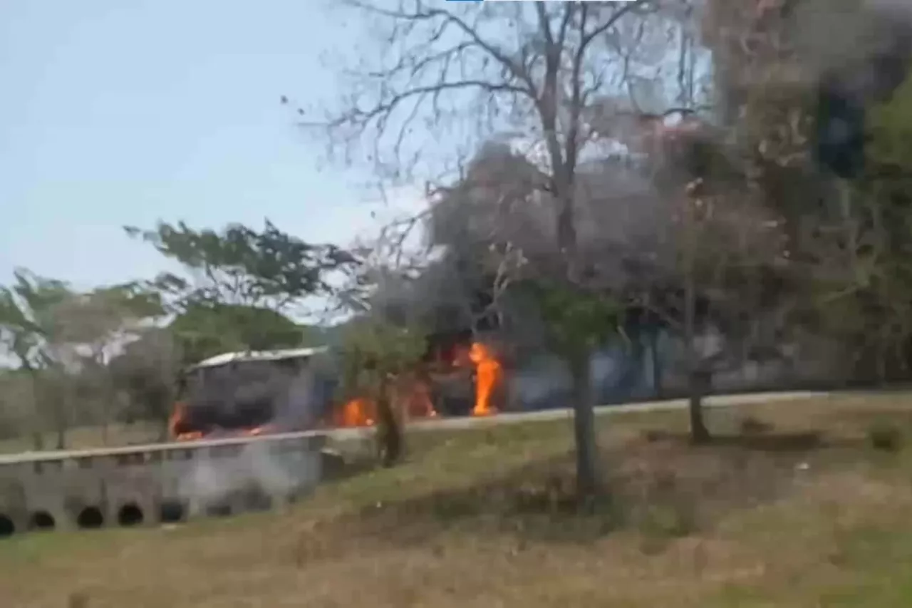 Bus que salió de Cartagena hacia Barranquilla se incendió en La Cordialidad