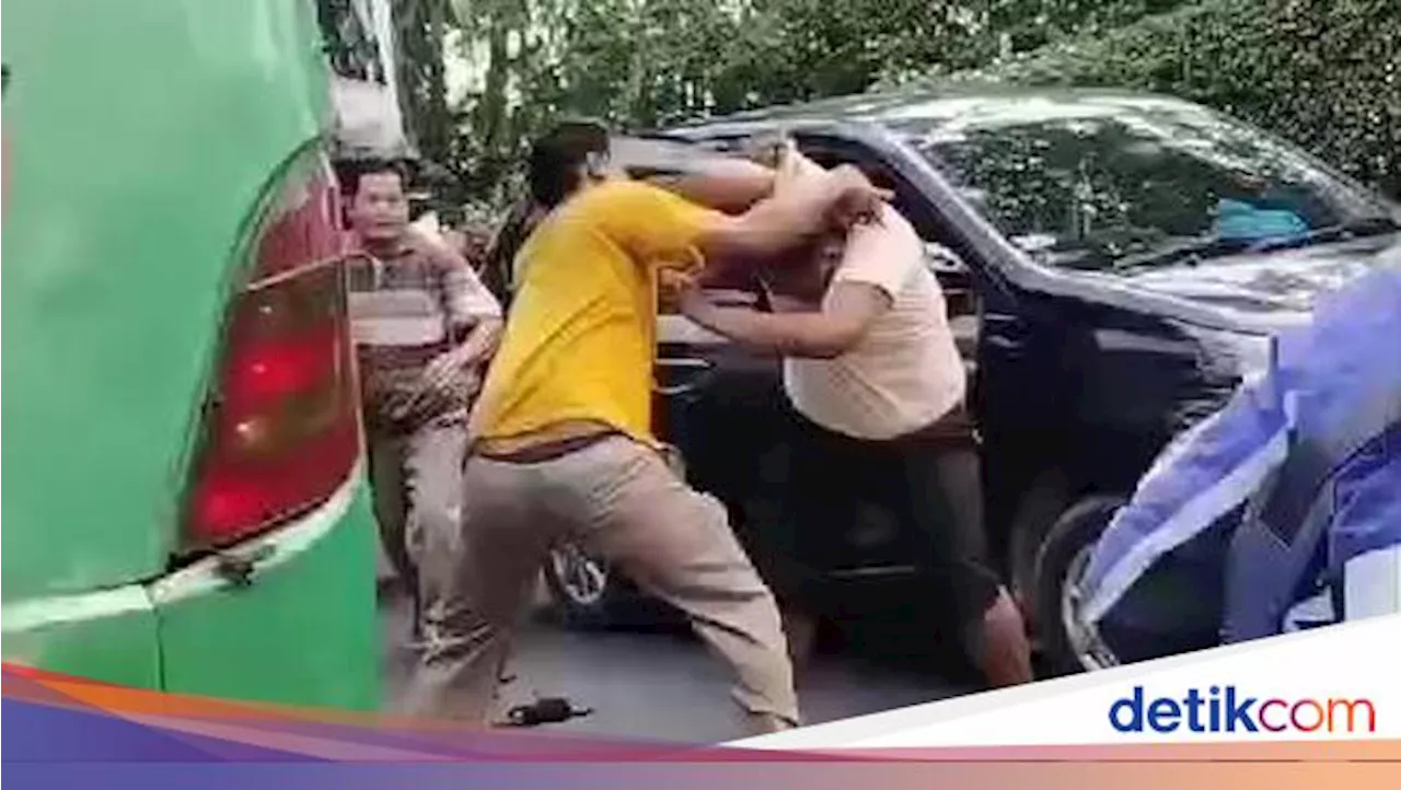 Viral Kru Bus Margo Joyo Adu Jotos dengan Pengemudi Avanza di Bojonegoro