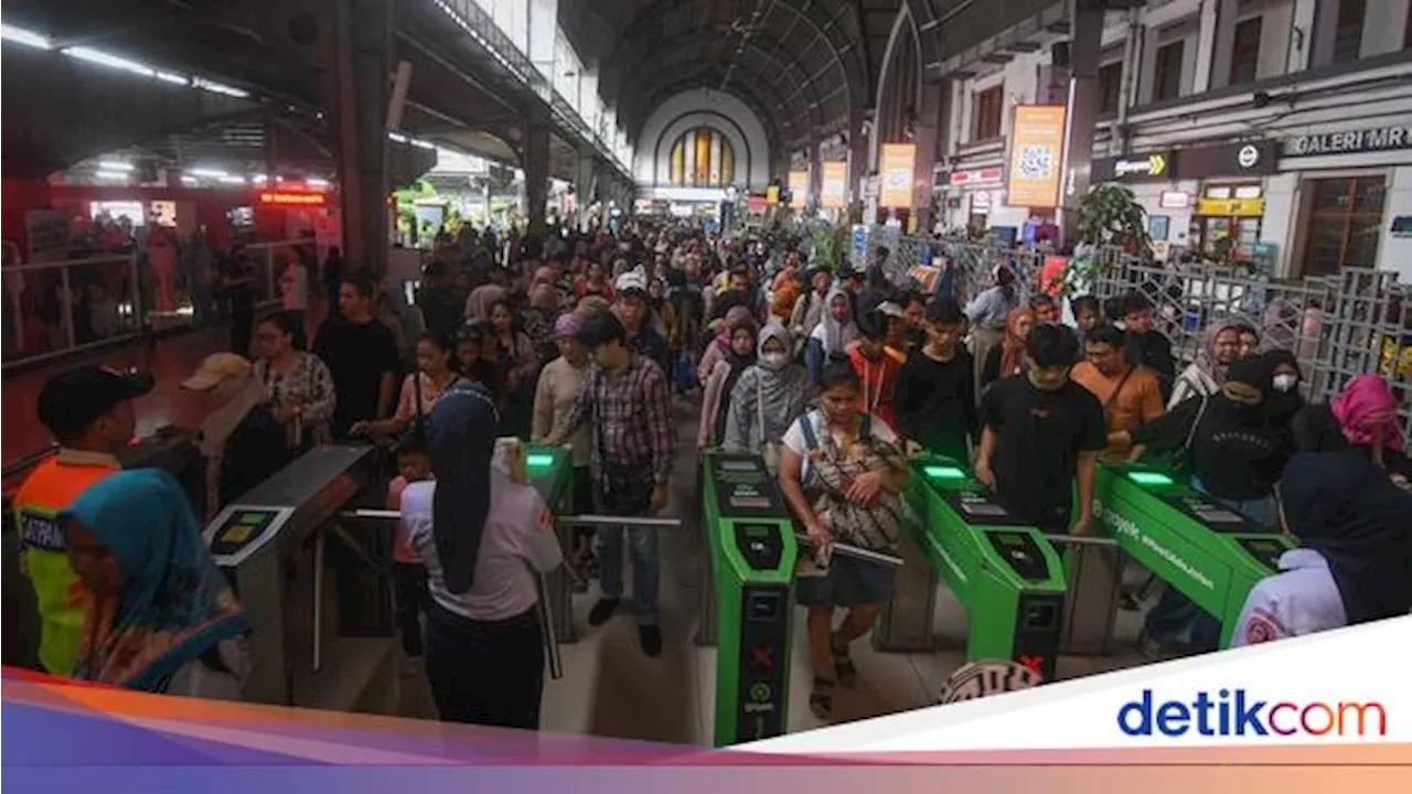 Volume of Commuter Line users increases after Eid holiday