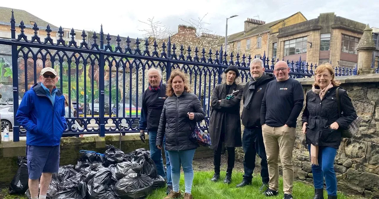 Residents in Glasgow's Merchant City join forces for 'Red Litter Day'