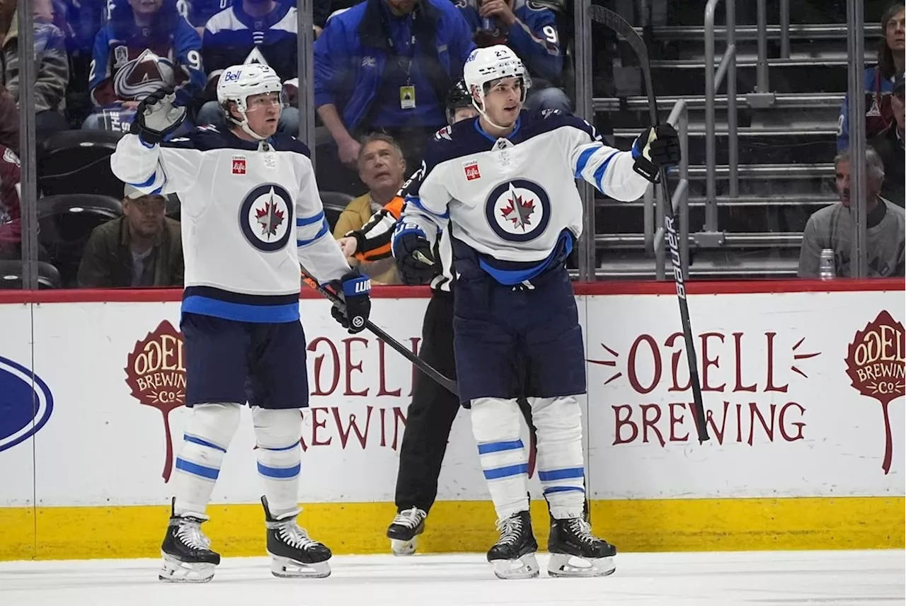 Jets score 4 goals in first period, roll Avalanche 7-0