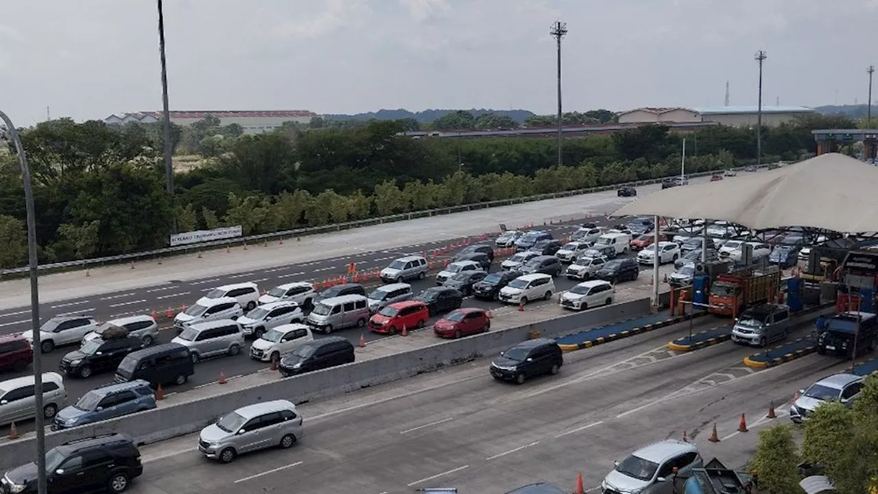 Rekayasa ”Contraflow” di Tol Jakarta-Cikampek Dihentikan Sementara