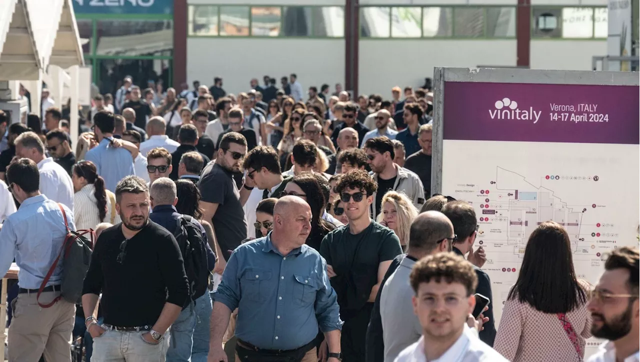 Tajani a Vinitaly: 'Il vino non è cancerogeno, respingeremo ogni attacco'