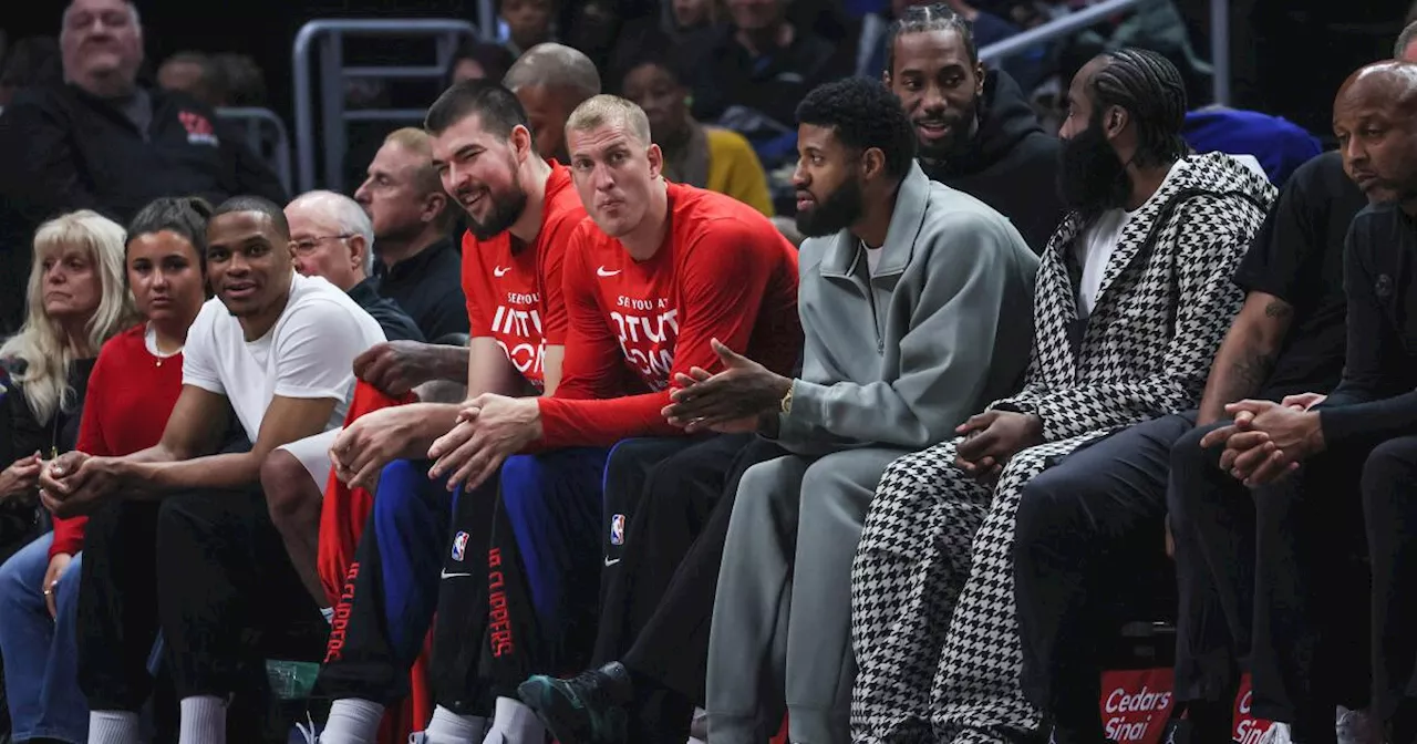 Clippers prepare for playoffs by resting starters in loss to Rockets