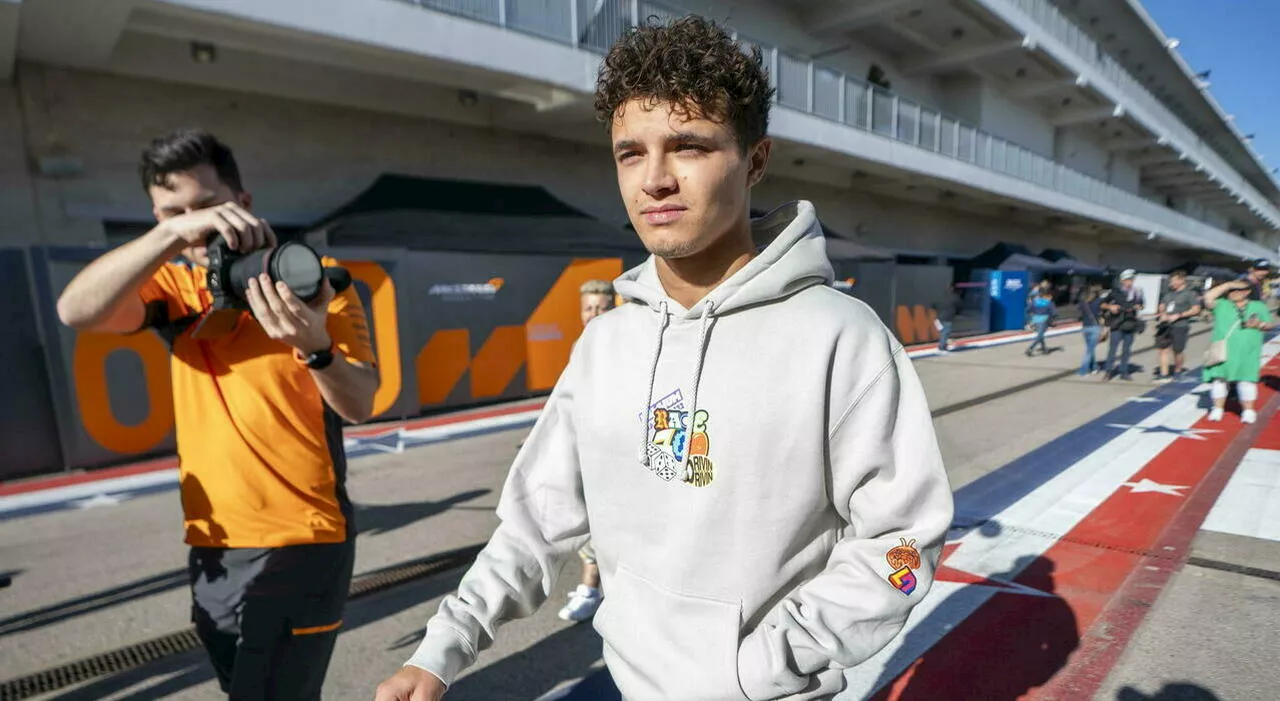 Lando Norris paparazzato con una nuova fidanzata durante il torneo di tennis di Montecarlo