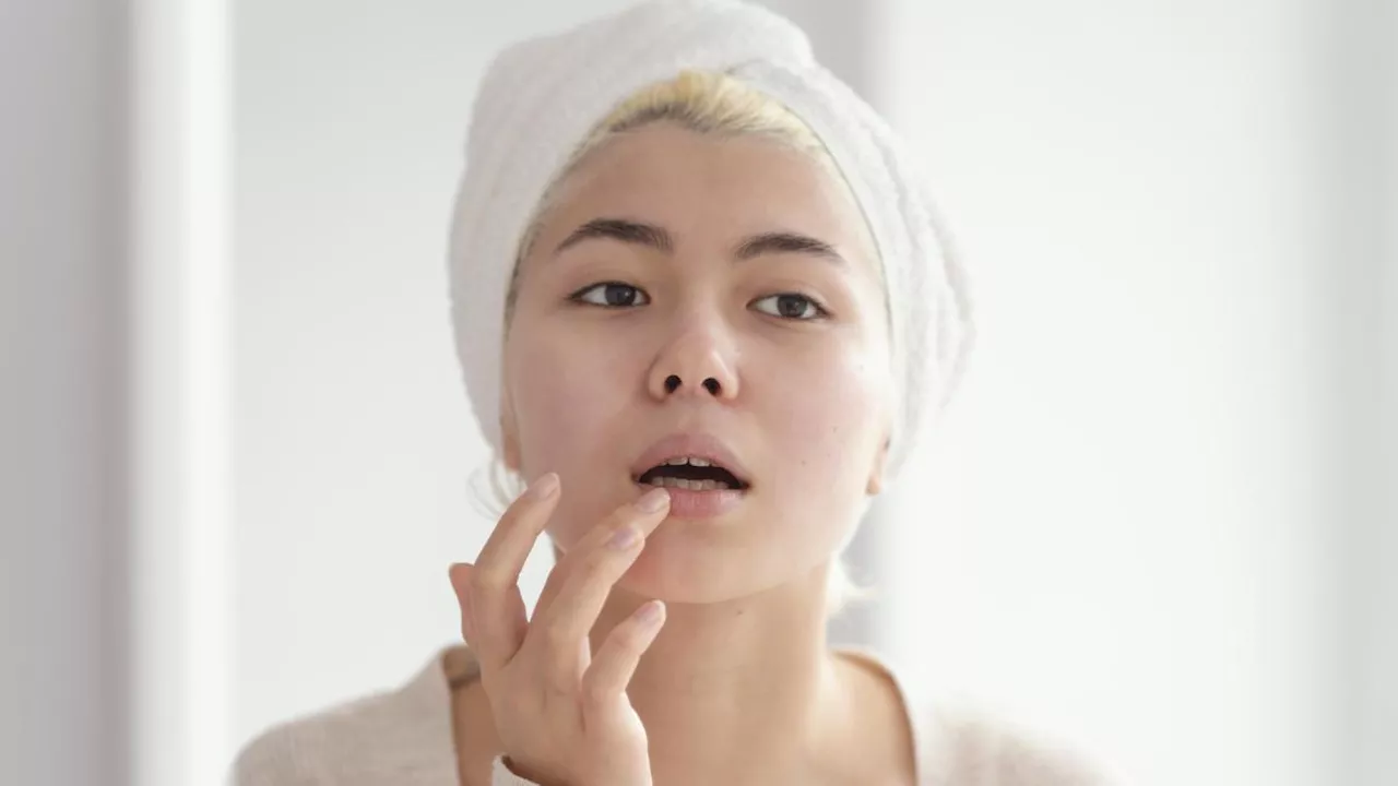 Jangan Sampai Bibir Kering, Pilih Lip Balm dengan 5 Bahan Ini