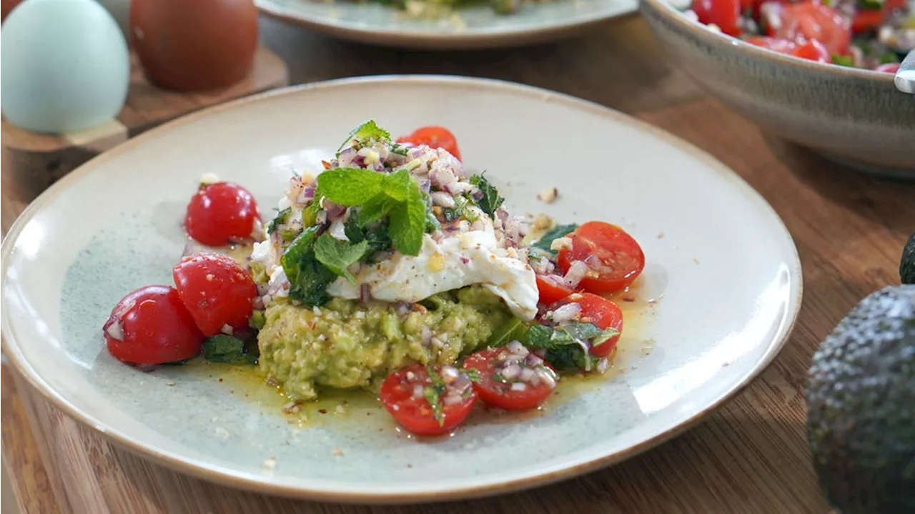 Avocadocreme mit Tomaten-Salsa und pochiertem Ei