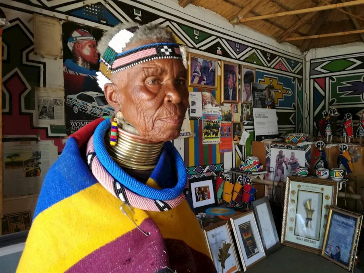 Unisa to award Dr Esther Mahlangu an honorary doctorate for geometric art