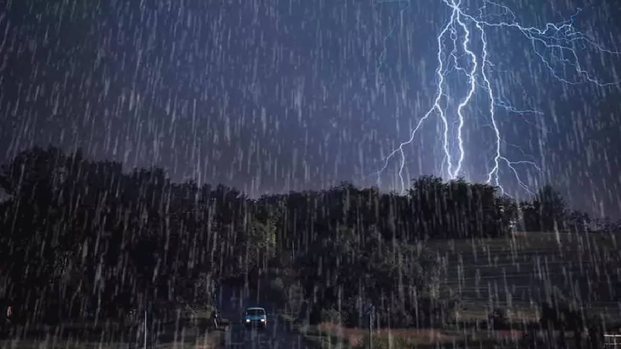 Jharkhand Weather: झारखंड में बदला मौसम का मिजाज, इन जिलों में झमाझम बारिश!