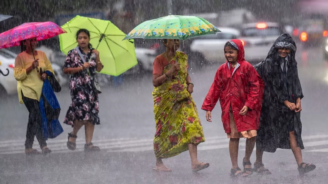 Weather Update: दिल्ली समेत इन राज्यों में बदलेगा मौसम का मिजाज, आंधी-तूफान के साथ बारिश की आशंका