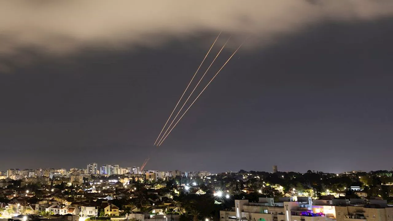 Israël: 'Zeker 200 drones en raketten afgevuurd, aanval nog bezig'