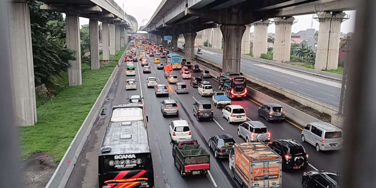 Arus Balik Meningkat, Contraflow Berlaku untuk Tol Japek Km 47-70