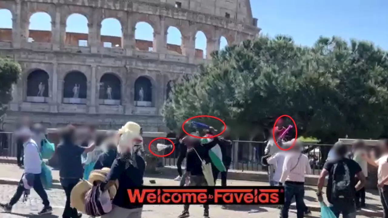 Rissa a colpi di bastone al Colosseo, quattro feriti