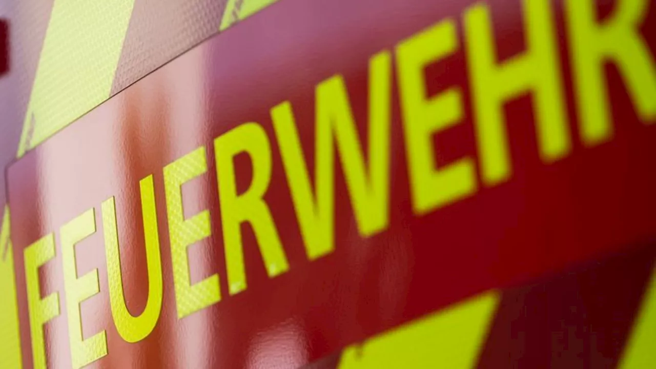 Brände: Hoher Schaden bei Wohnhausbrand - 34 Bewohner gerettet