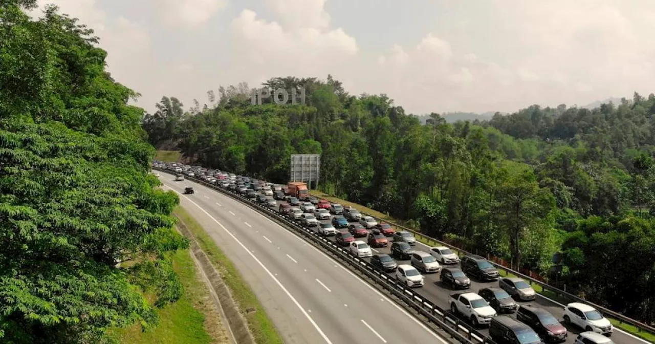 Traffic jam into Klang Valley from northern region and east coast