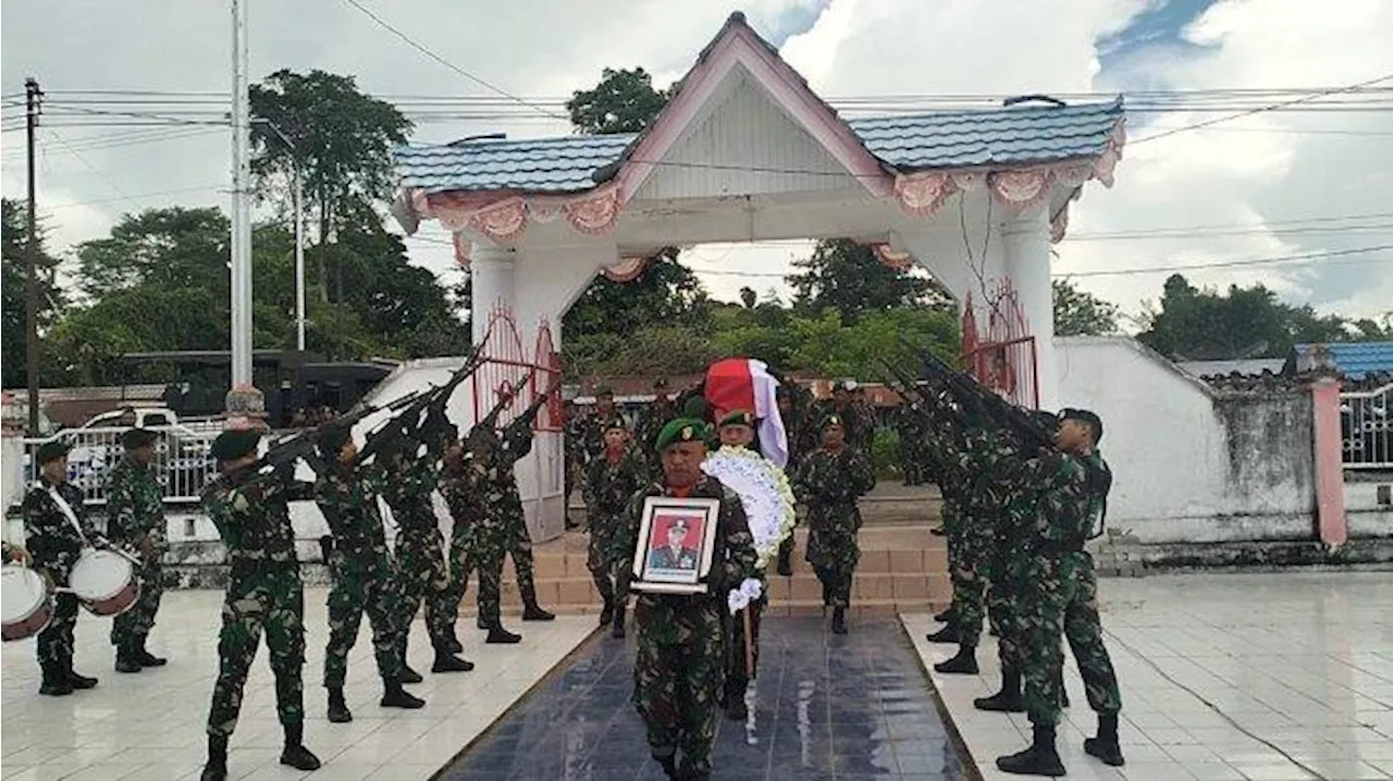 Prosesi Pemakaman Lettu Inf Oktovianus Sogalrey di Papua Tengah