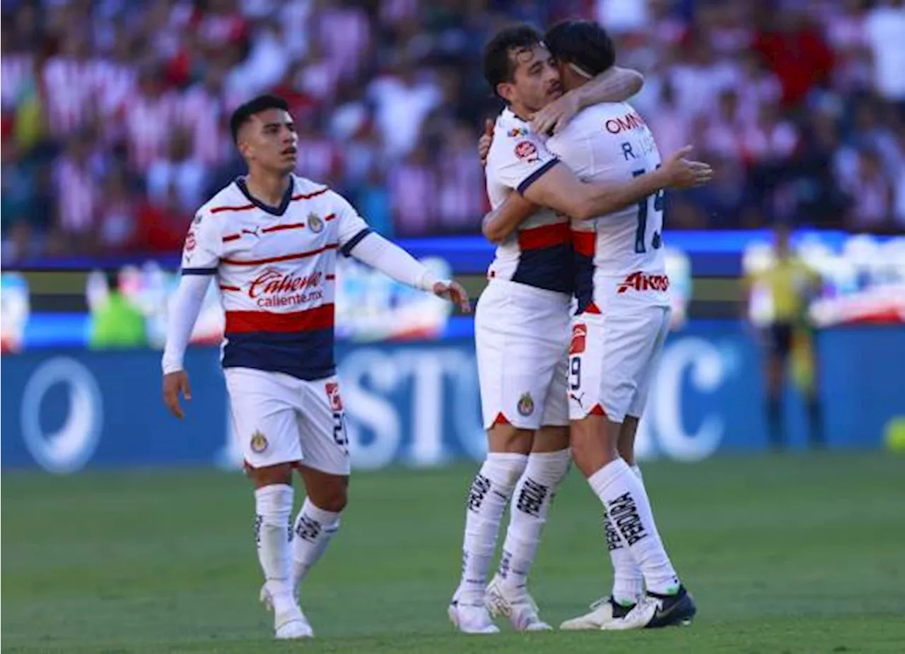 Chivas vence a Pachuca tras autogol provocado por Alan Mozo