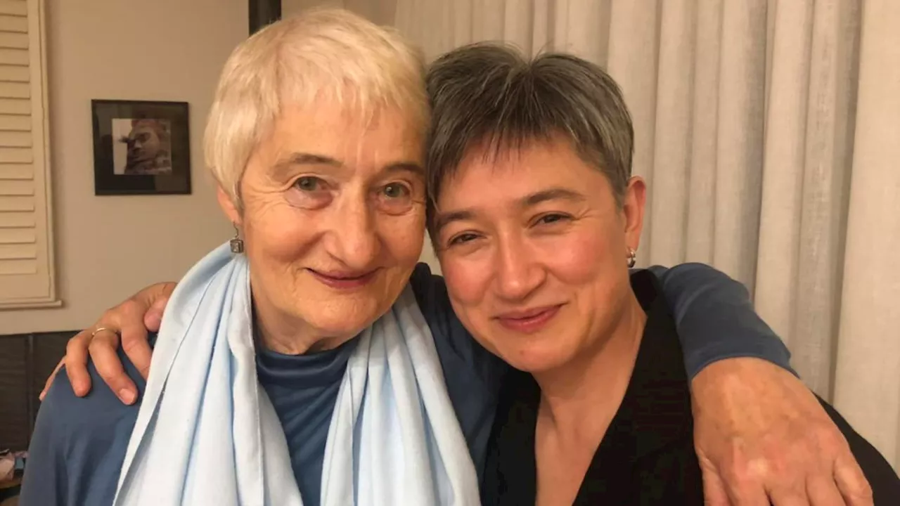 Foreign Minister Penny Wong’s mother dies at Adelaide hospice