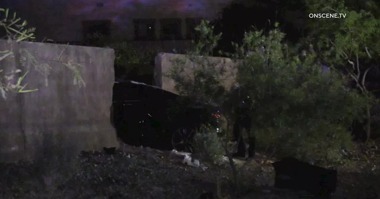 Two dead, four others hurt after car crashes into Peoria home early Sunday morning