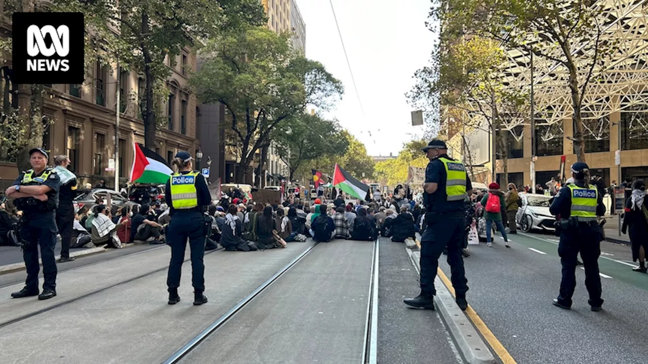 Arrests as protesters in Melbourne, Brisbane demonstrate against Israel's actions in Gaza